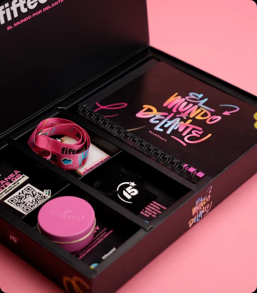 Composición de productos Fifteens con packaging rosa