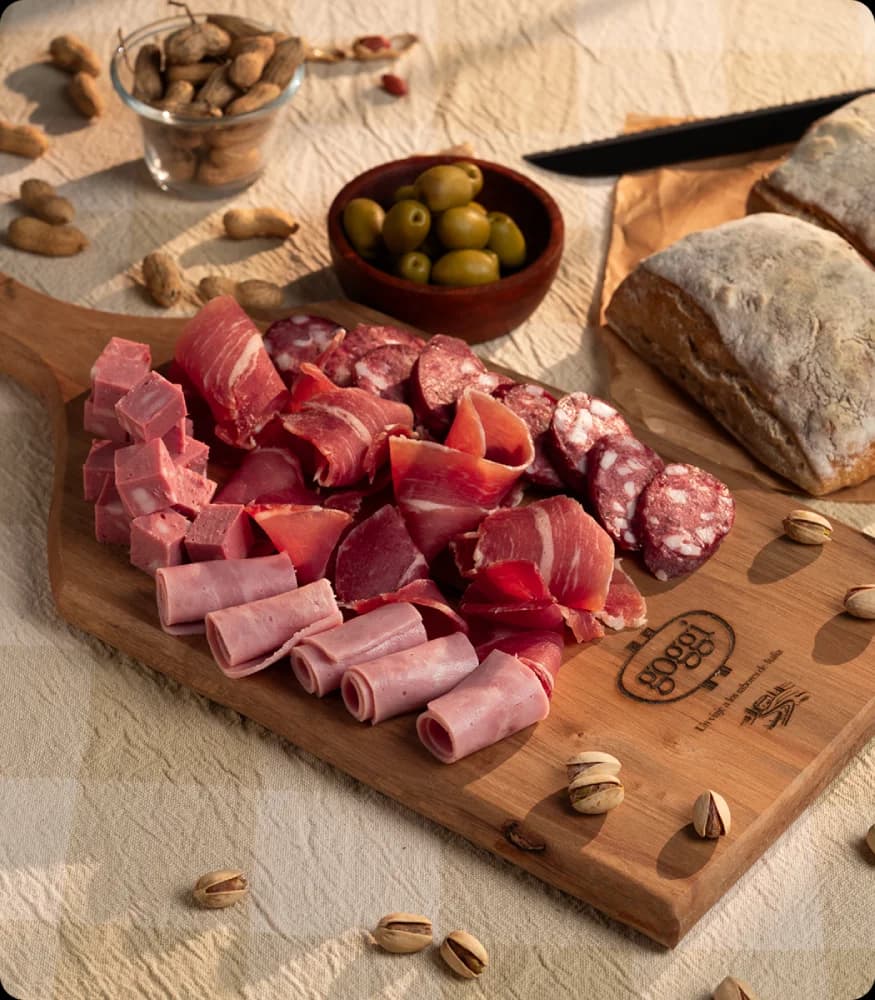 Primer plano de corte de queso artesanal