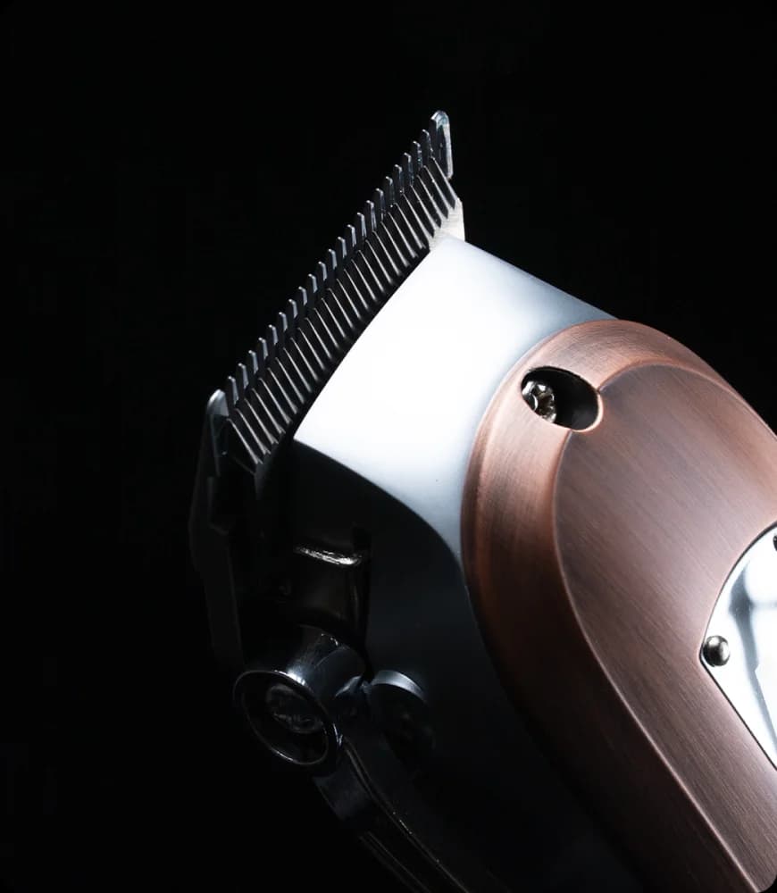 Máquina de corte profesional MasterTools sobre fondo neutro